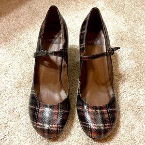 Plaid Mary-janes, size 8